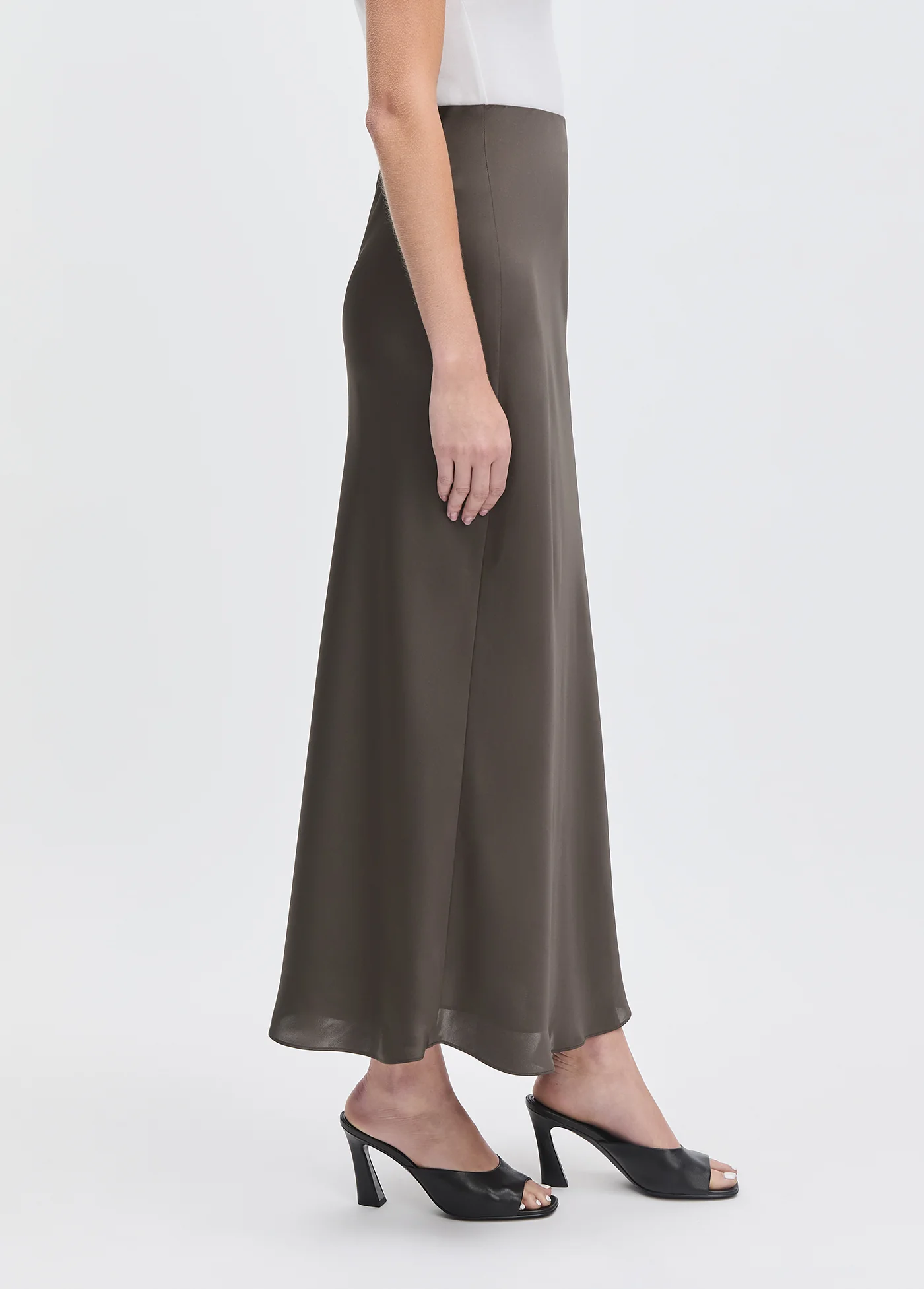 THE FAVORITE SKIRT - Image 7