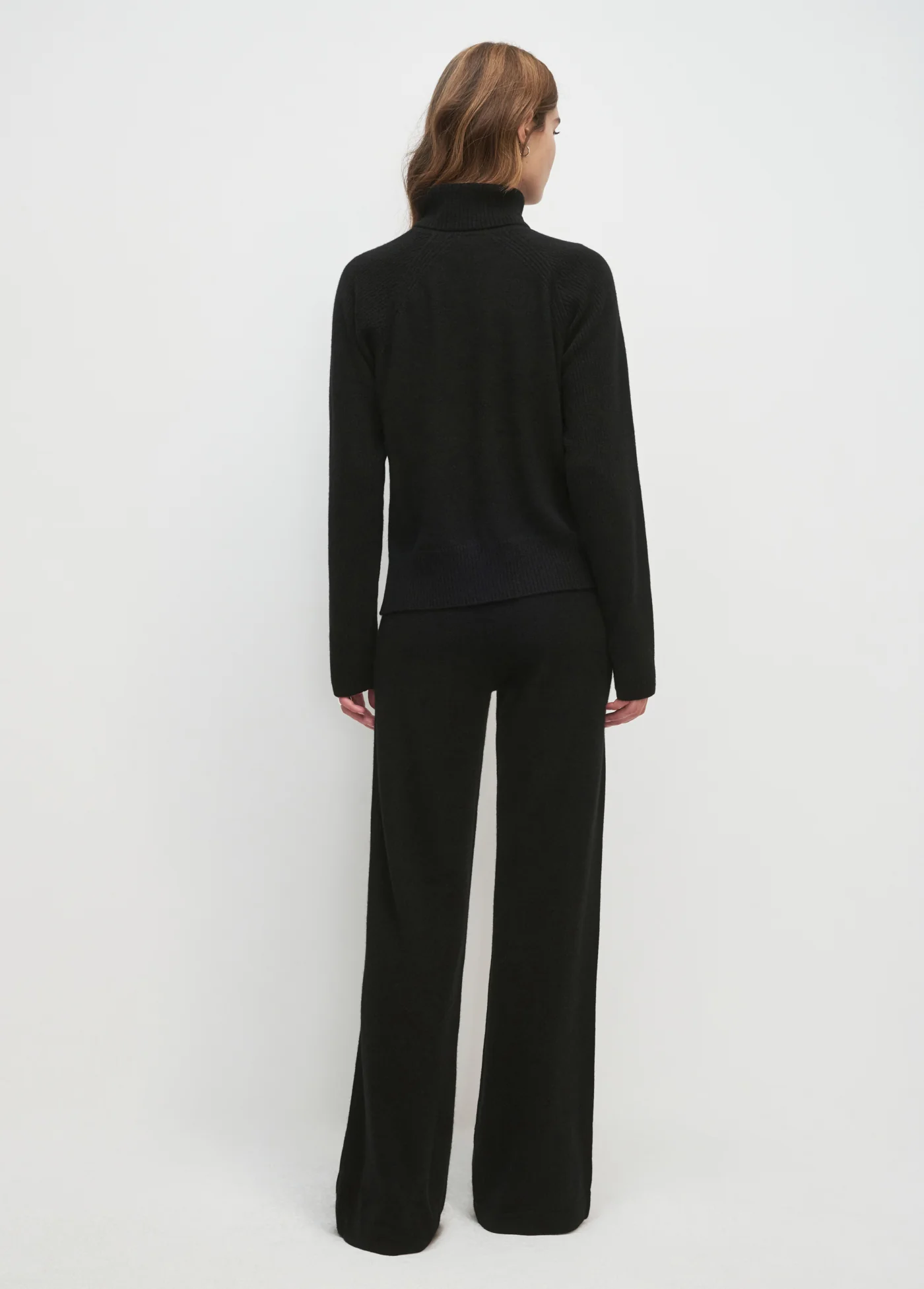THE MINIMALIST SWEATER - Image 9